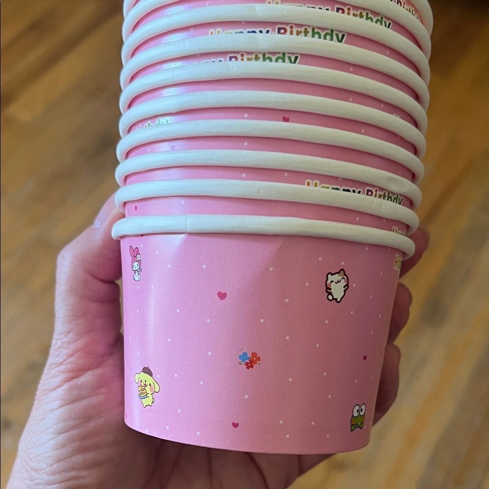 Hello Kitty Pink Birthday Cups - Picture 4 of 7